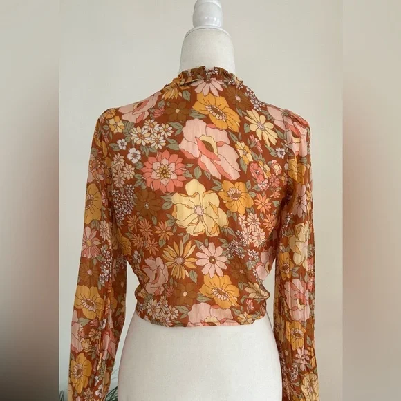 Billabong x The Salty Blonde Float On Long Sleeve Tie Front Crop Top Large - Picture 10 of 13